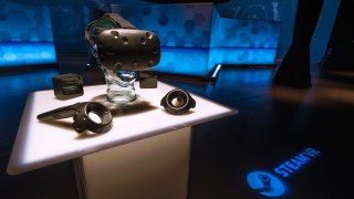 HTC Vive virtual reality headset gets 200 dollar price cut